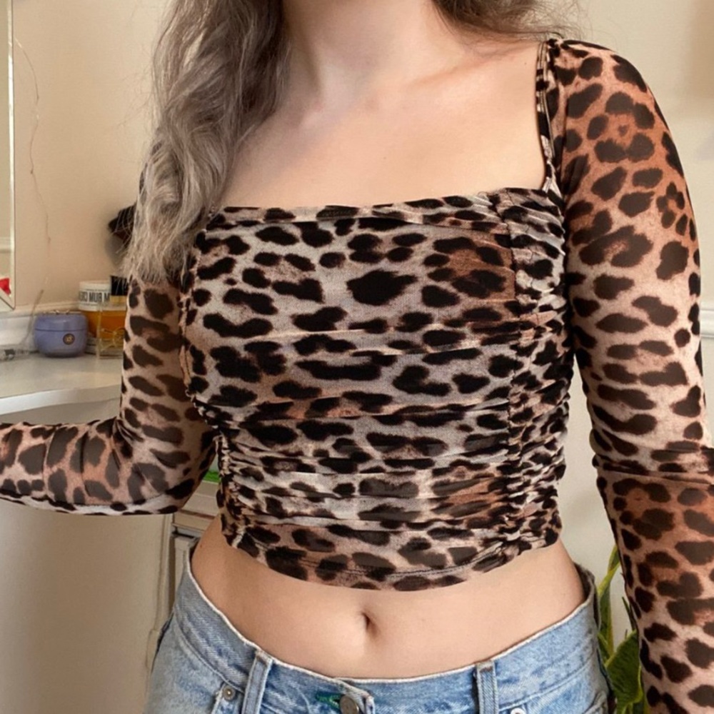 Super cute mesh cheetah top